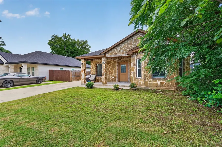 Covered front porch entry at 4552 Corregidor St